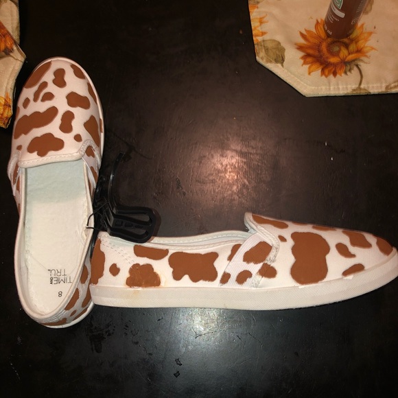 brown and white cow print women shoes - Picture 2 of 2
